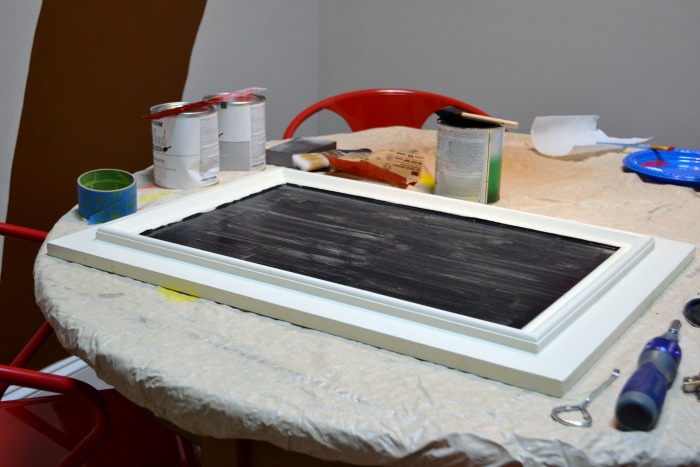 One coat of chalkboard paint - How to turn a cabinet door into a memo board - thediybungalow.com