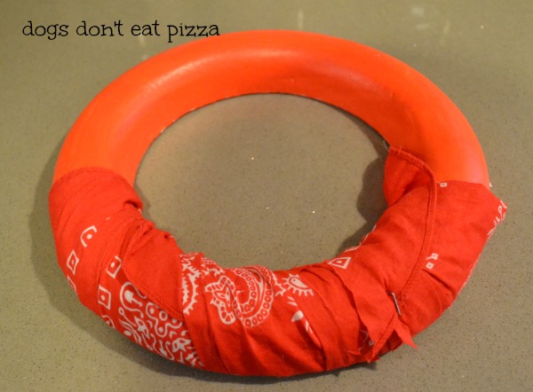 Wrap the wreath form with a red bandanna for a You Might Be a Redneck Wreath - thediybungalow.com
