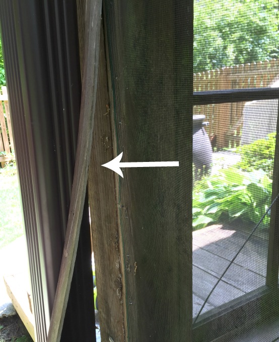 Remove the trim carefully - how to fix a screened porch - thediybungalow.com