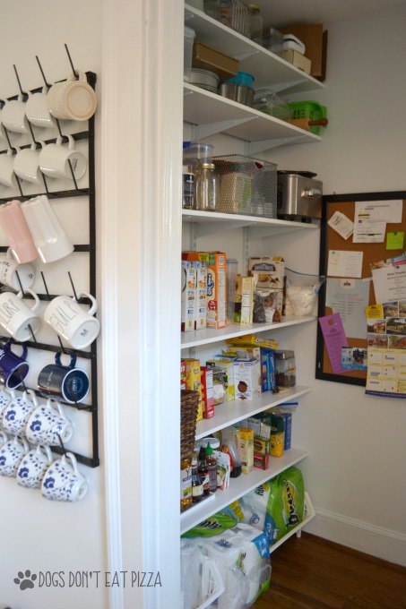An organized kitchen pantry - thediybungalow.com