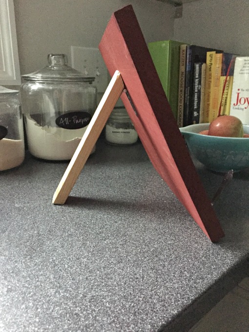 How to Build a Cookbook Stand - thediybungalow.com