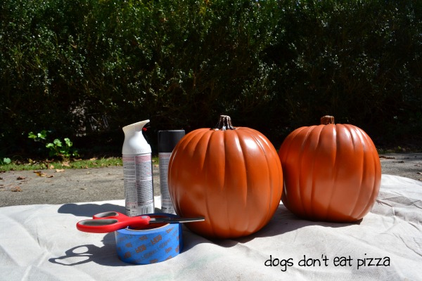Easy painted pumpkins - thediybungalow.com
