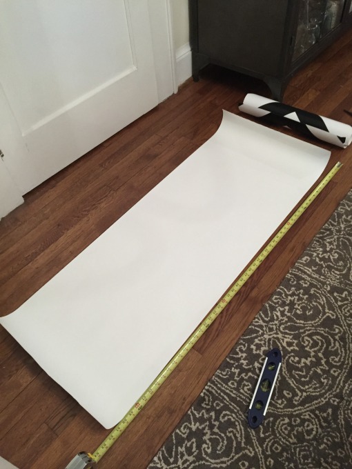 How to Dress Up a Yard Sale Bookcase - thediybungalow.com