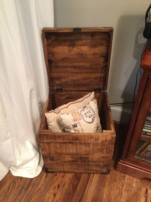 Extra pillow storage - family room tidying up - thediybungalow.com