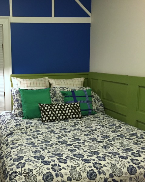 queen-size daybed in guest room - how to build a daybed from old doors - thediybungalow.com