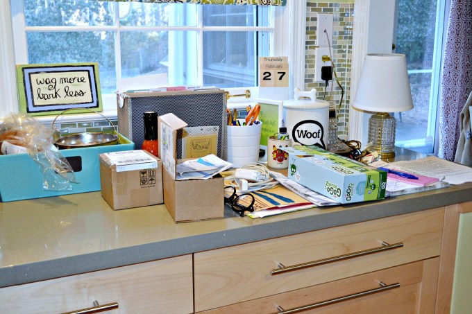 Piles are my organizing procrastination - how to be clutter-free in 2017 - thediybungalow.com