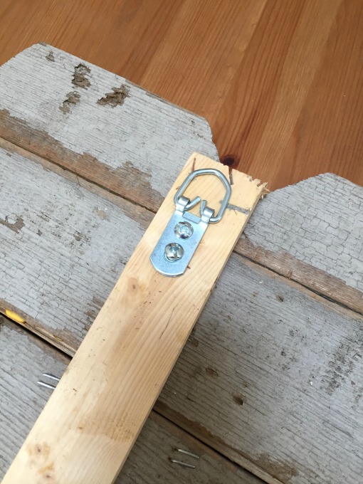 DIY scrap wood heart - how to hang - thediybungalow.com