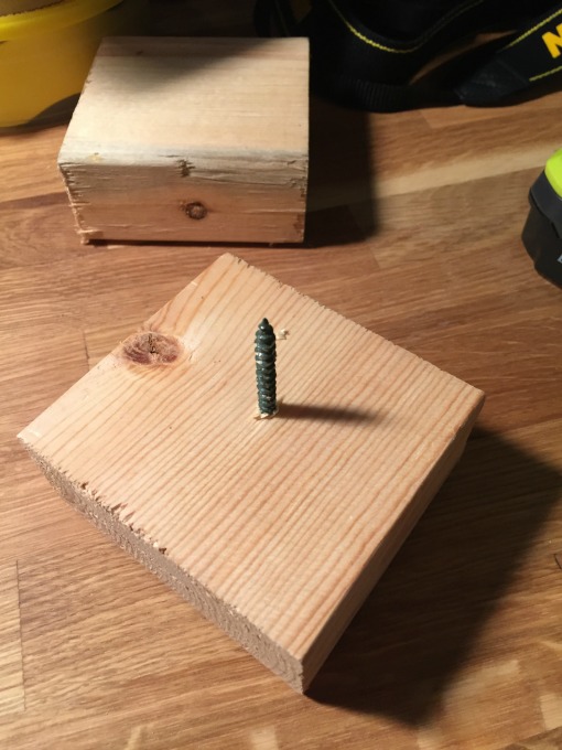 Repurposing curtain hardware - making finial bookends - thediybungalow.com