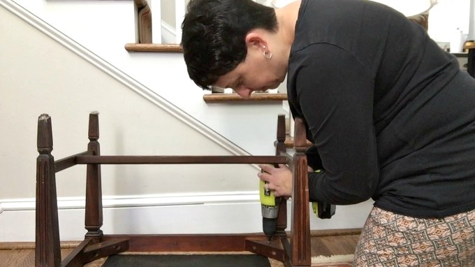 Unscrew the corner screws holding seat for DIY faux fur foot stool - thediybungalow.com