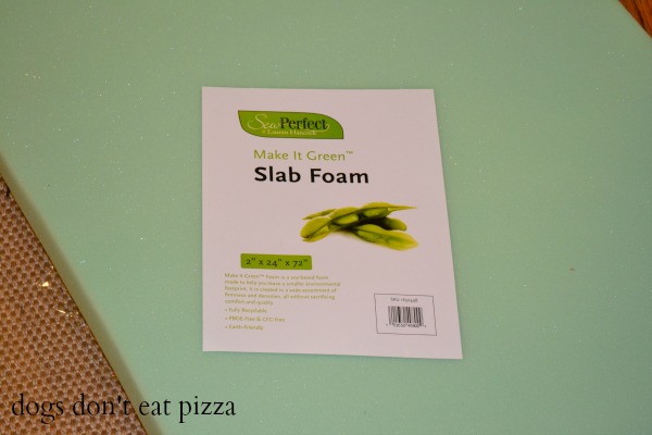 How to make a bench from an old headboard - thediybungalow.com