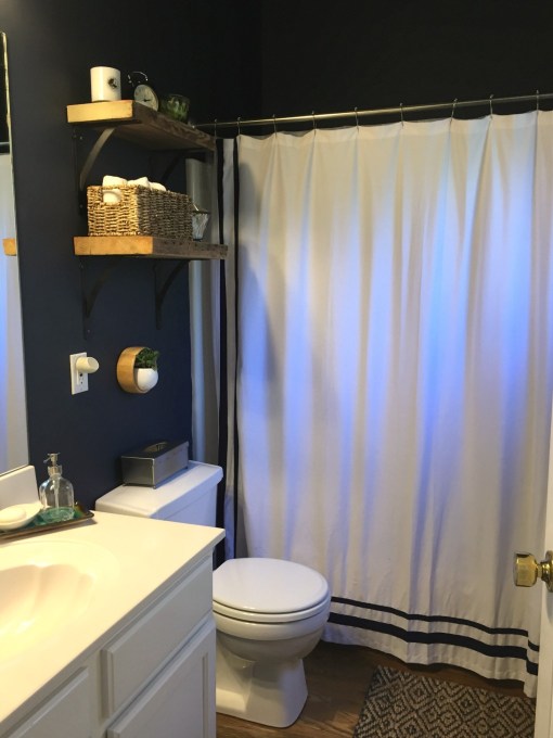 Finished guest bathroom makeover reveal - thediybungalow.com