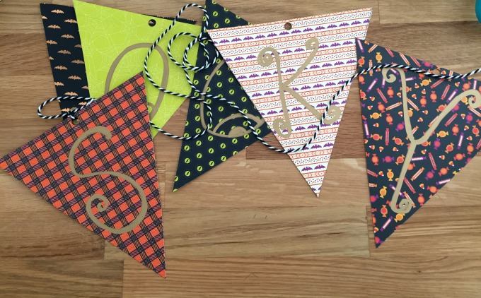 DIY pennant banner - thediybungalow.com