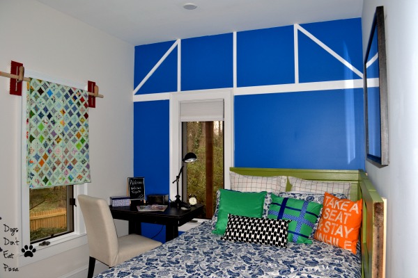 guest room with window treatment - guest room - Dogs Don't Eat Pizza