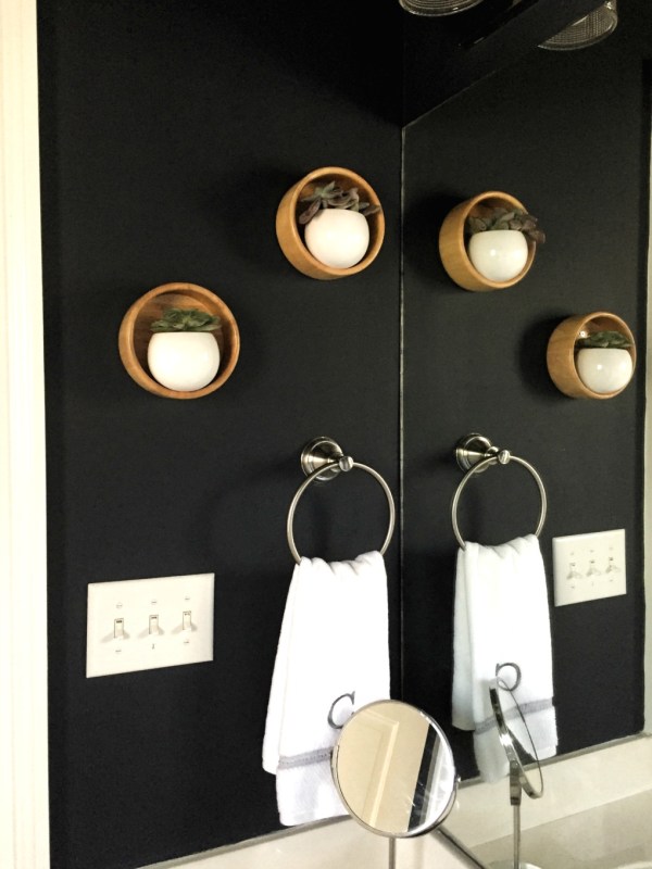 Guest bathroom makeover reveal - DIY wooden wall planters - thediybungalow.com