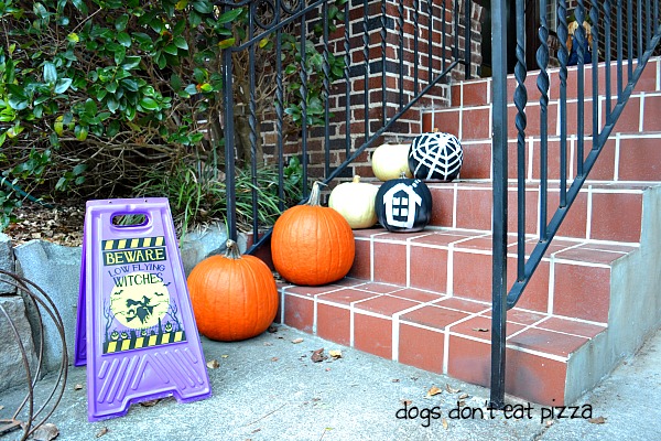 Easy painted pumpkins - thediybungalow.com