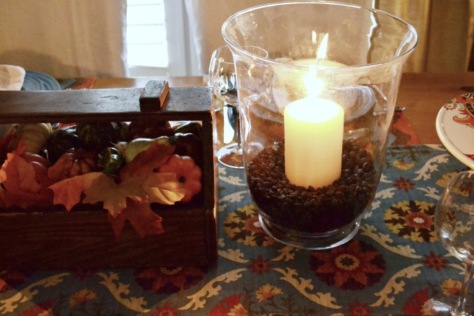 Use coffee beans for a fragrant fun candle holder to bring natural elements to your Thanksgiving table - thediybungalow.com