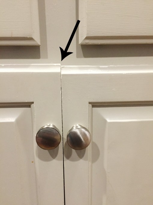 Cabinets don't close properly so it might be time for a cabinet battle - thediybungalow.com