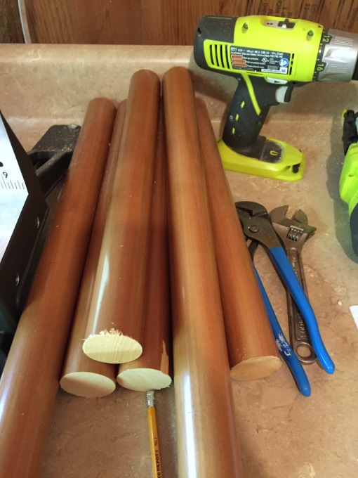 Repurposing curtain hardware - cutting curtain rods for scarf and tie holder - thediybungalow.com