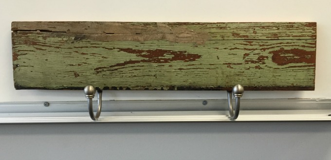 Repurposing curtain hardware - tie backs repurposed into hooks - thediybungalow.com