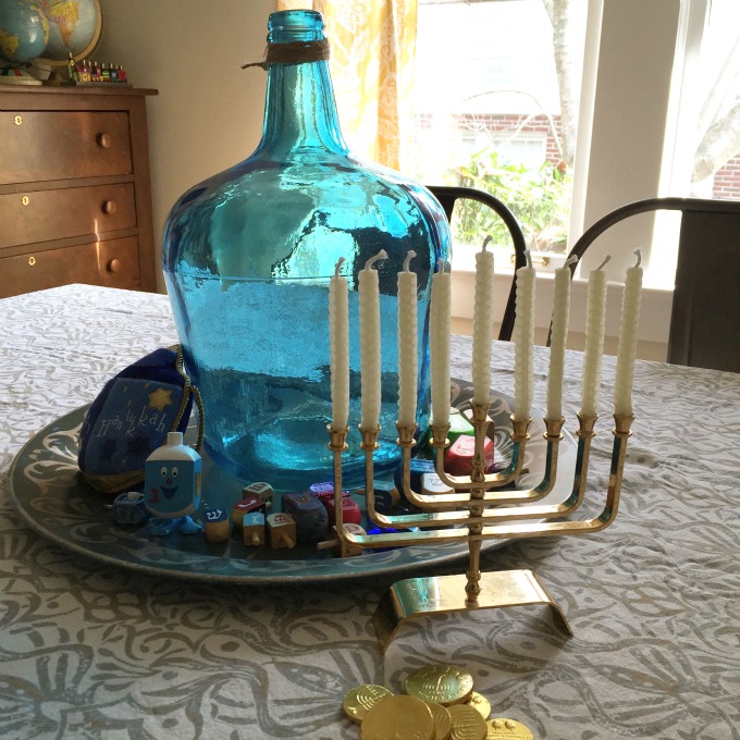 Hanukkah tablescape - thediybungalow.com