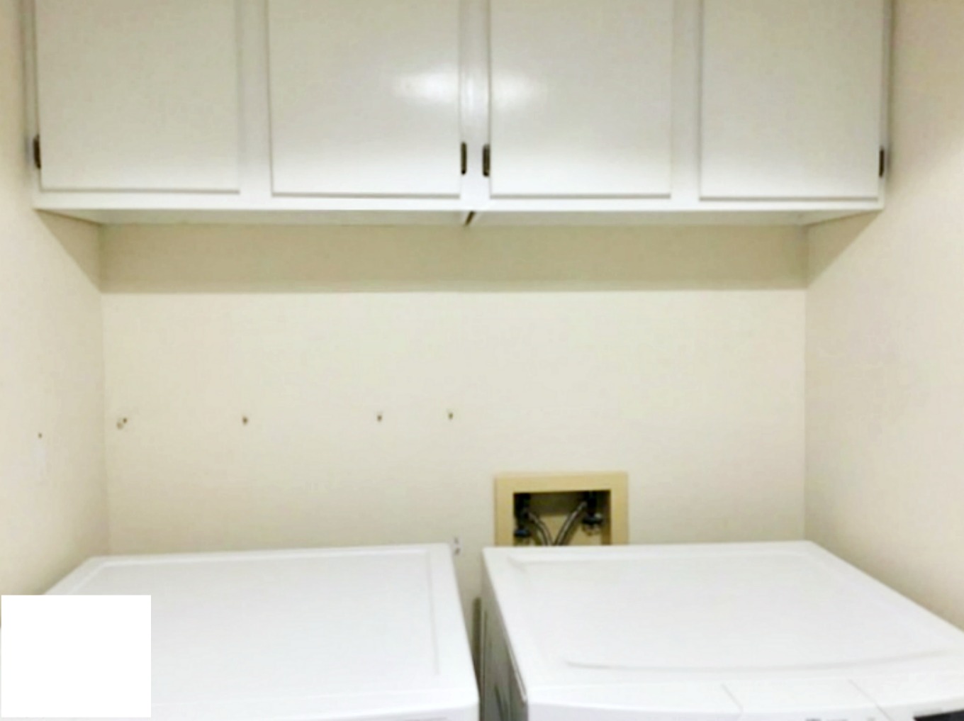 Laundry room before makeover - thediybungalow.com