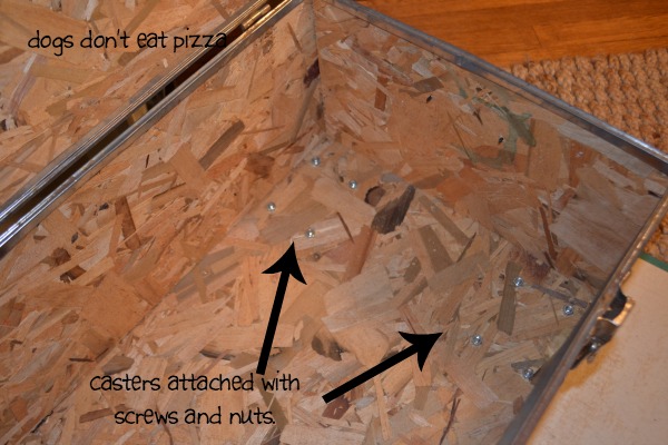 DIY coffee table from an old trunk - thediybungalow.com