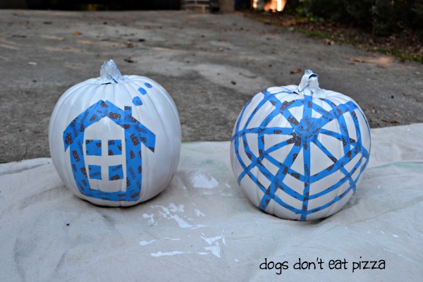 Easy painted pumpkins - thediybungalow.com