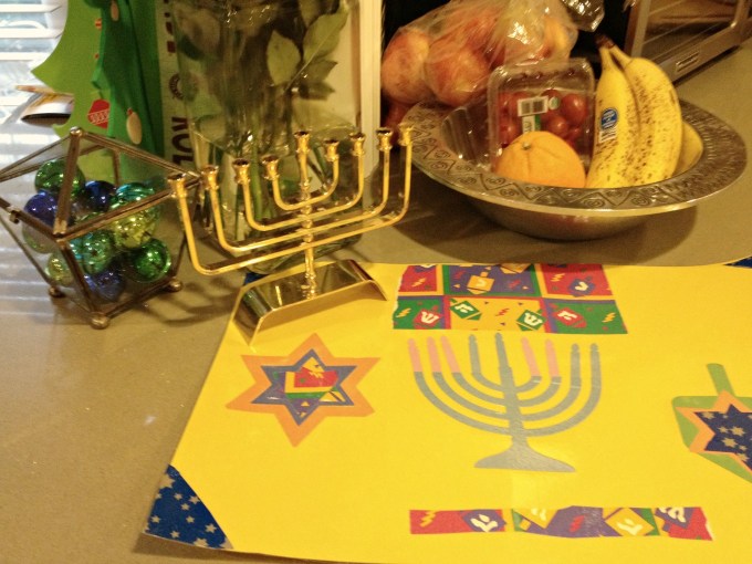 Menorah with homemade mat - thediybungalow.com
