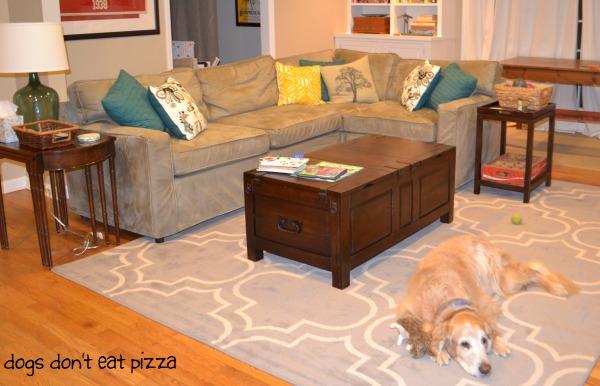 Trunk-like coffee table - Dogs Don't Eat Pizza