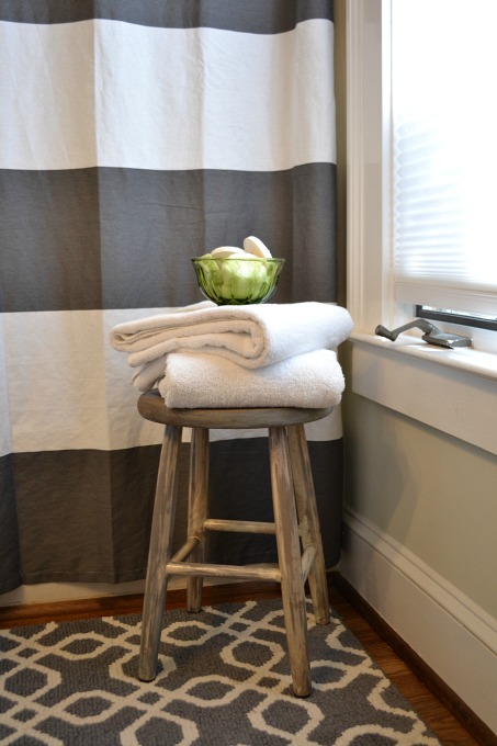 Farmhouse stool for towels and soaps in guest bath - thediybungalow.com