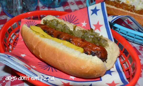 hot-dog-basket-4th-July-table - Dogs Don't Eat Pizza
