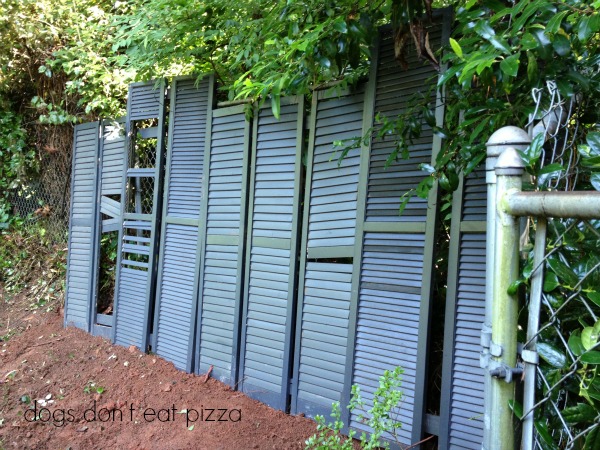 Leaned the shutters up against the fence to turn shutters into a privacy screen - thediybungalow.com