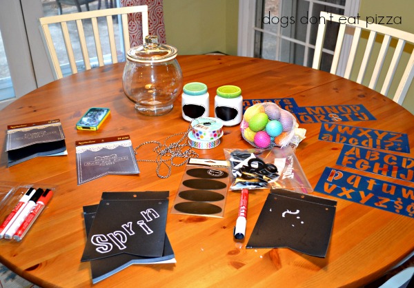 Spring Chalkboard Banner - thediybungalow.com