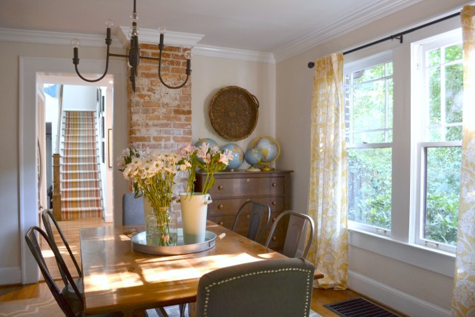 Industrial rustic dining room - thediybungalow.com