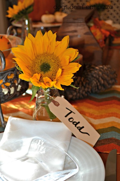 Sunflowers make festive, colorful place card holders to bring natural elements to your Thanksgiving table - thediybungalow.com