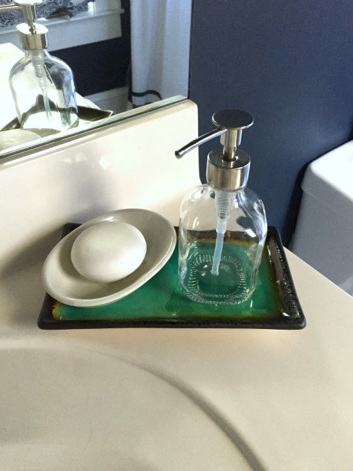 Guest bathroom makeover reveal - thediybungalow.com