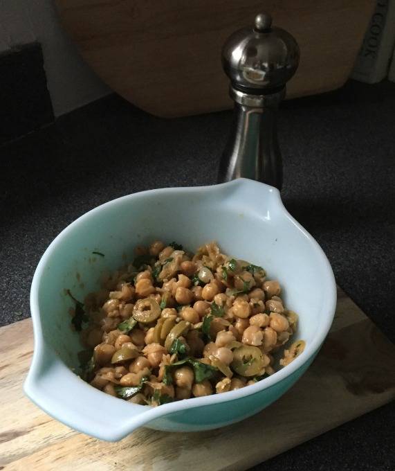 Lemony Chickpea Salad - thediybungalow.com
