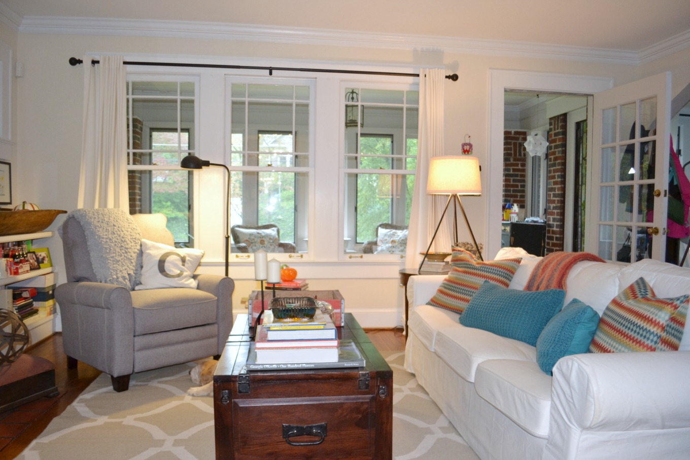 Living room in fall - thediybungalow.com