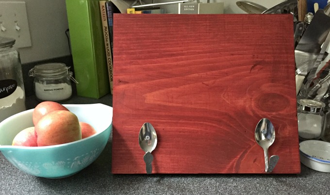 How to Build a Cookbook Stand - thediybungalow.com