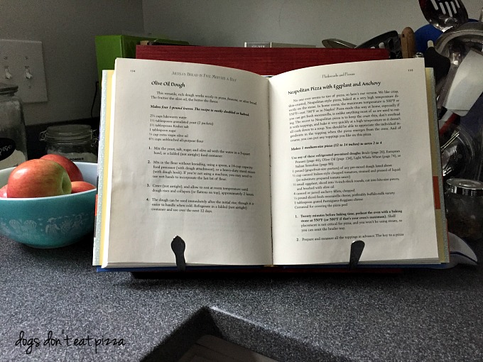 How to Build a Cookbook Stand - thediybungalow.com