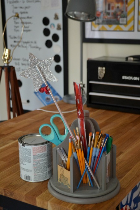 Everyone needs a magic wand - organized home office - thediybungalow.com