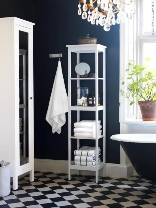 Navy blue bathroom walls - Apartment Therapy - thediybungalow.com