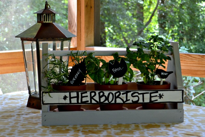 Farmhouse Style Herb Garden - Dogs Don't Eat Pizza